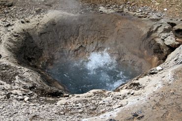geothermal-pool-at-geysir.jpg