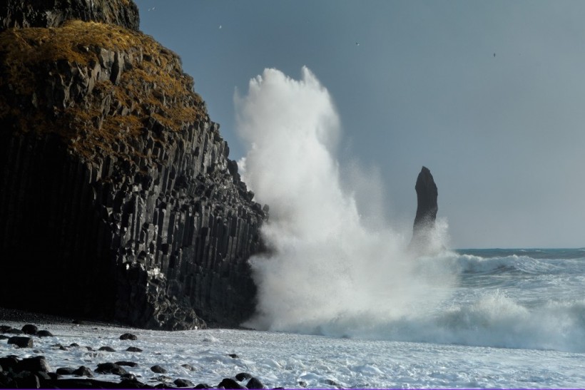 h-lsanefs-cave-in-reynisfjara.jpg