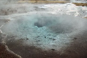 geysir-geothermal-pool.JPG