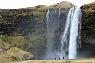 Seljalandsfoss_winter.JPG