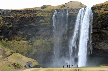 Seljalandsfoss_winter.JPG