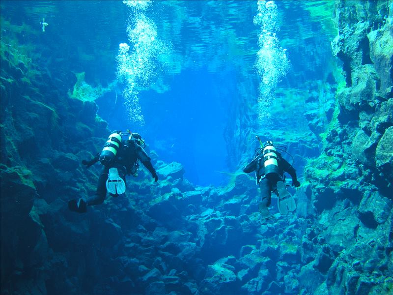 Silfra Diving.jpg