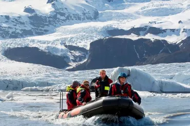 Fjallsarlon-ZodiacBoatTour.JPG