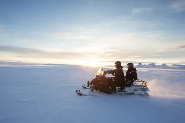 SnowMobile_IntoTheGlacier1.jpg