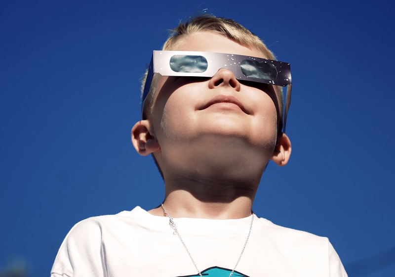 Solareclipse4shutterstock 2437817015